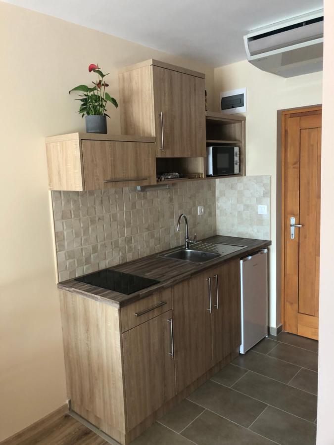 Castellum Apartmanhaz Дьюла Екстер'єр фото