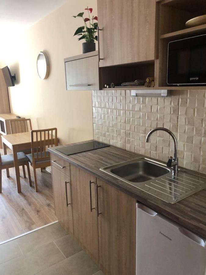 Castellum Apartmanhaz Дьюла Екстер'єр фото
