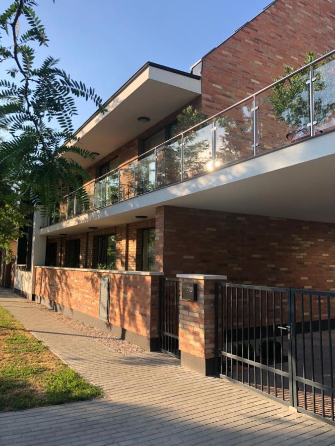 Castellum Apartmanhaz Дьюла Екстер'єр фото