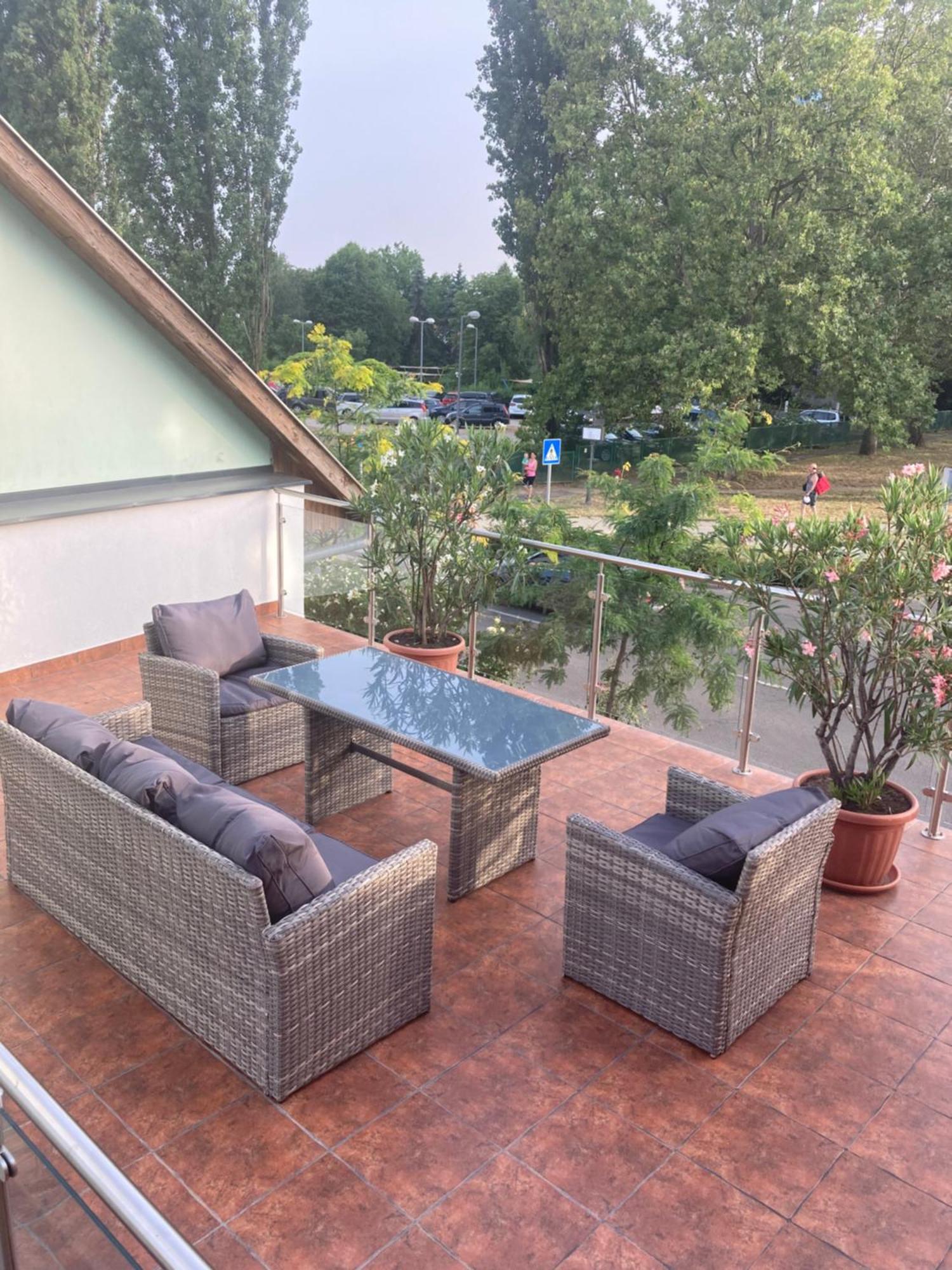 Castellum Apartmanhaz Дьюла Екстер'єр фото